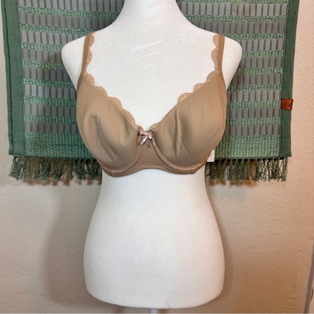 Lepel | Athena Nude Tshirt bra with lace side panels and details